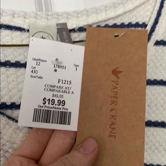 2 for $20 Top! Winners loose-fit v-neck - Picture 4 of 4